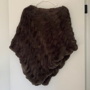 NEVER WORN- faux fur poncho